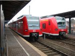 Two 425 class electric Triebwagens wait at Homburg Hauptbahnhof